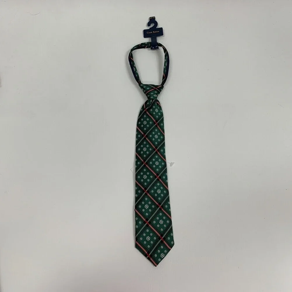 Club Room Boys Zip Tie Green Red White Snowflakes 100% Imported Silk 14